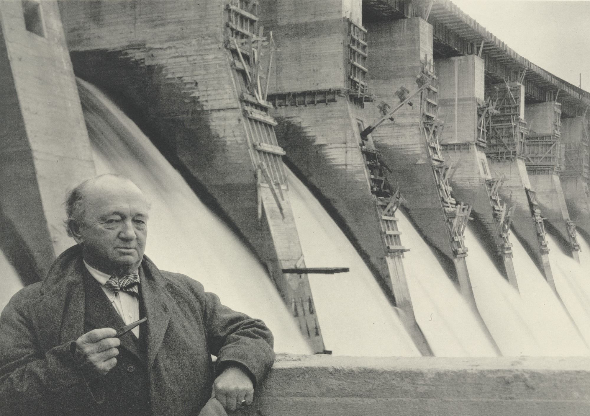 2000x1409, 408 Kb / Полковник, Хью Купер, консультант, Днепрострой, плотина, Днепрогэс, ч/б, ссср, река, строитель, инженер