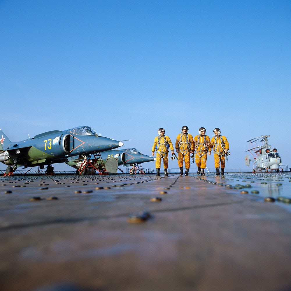 1000x1000, 166 Kb / пилот, самолет, авианосец, палуба, крейсер, ссср, средиземное море, вертолёт, советская атлантида