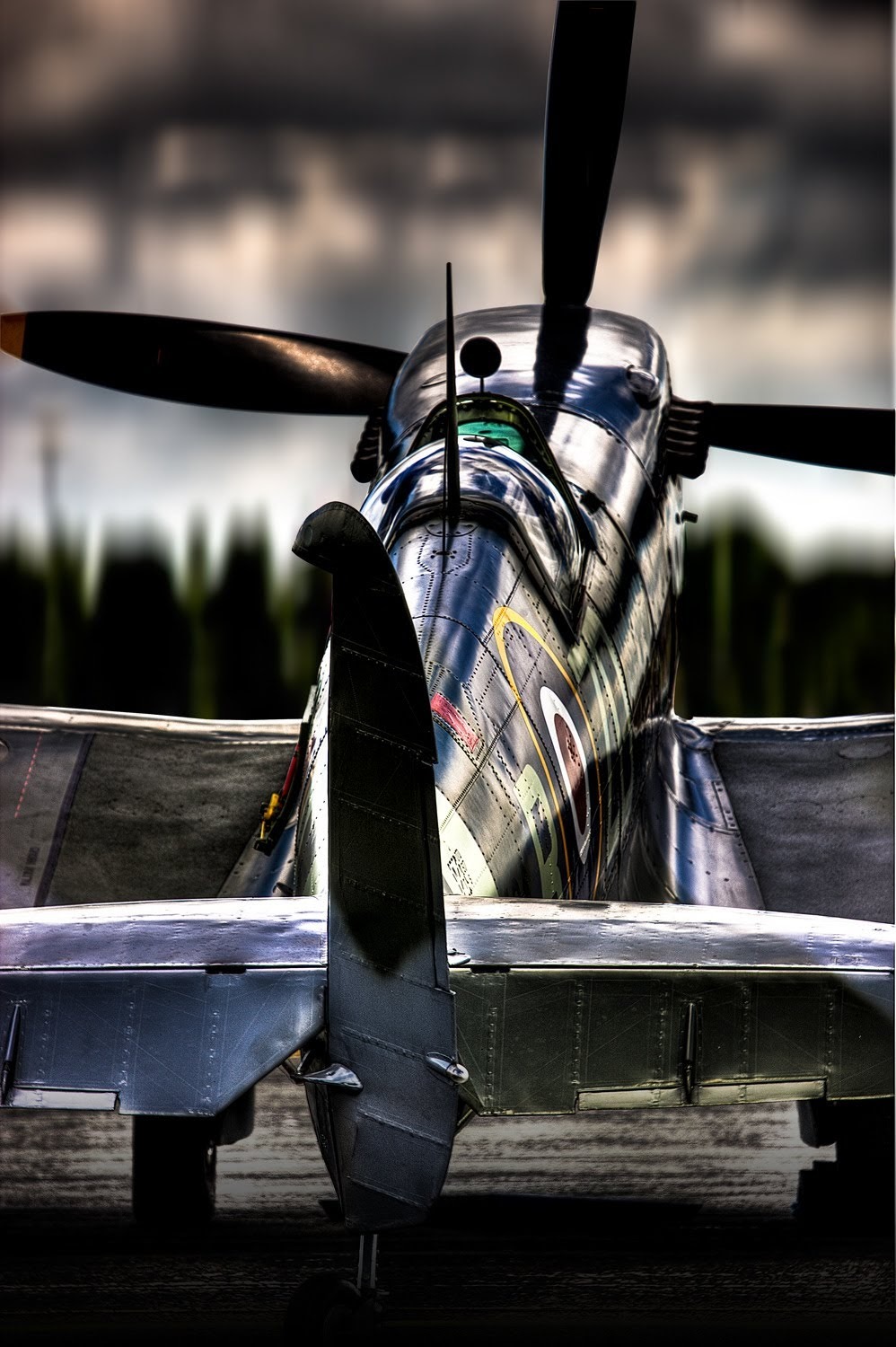 998x1500, 292 Kb / истребитель, самолёт, отражение, солнце, блики, винт, пропеллер, закат, классика, ретро