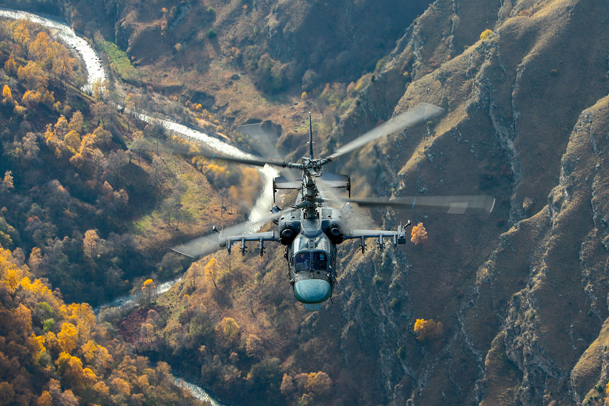 1200x800, 321 Kb / вертолет, горы, река