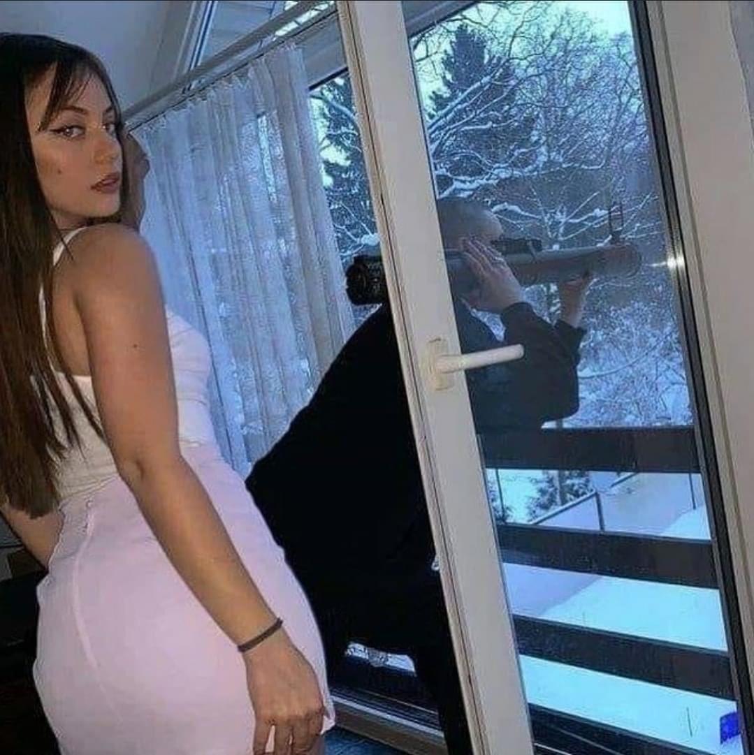 1079x1081, 124 Kb / балкон, гранатомёт, снег, рпг