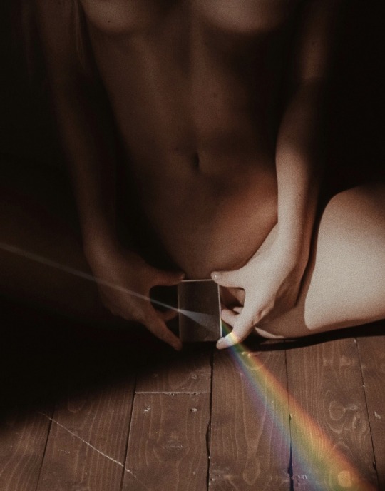 540x688, 62 Kb / пол, призма, свет, радуга, дифракция, пизда, pink floyd