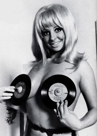 400x561, 28 Kb / пластинки, ч/б, Mariska Veres