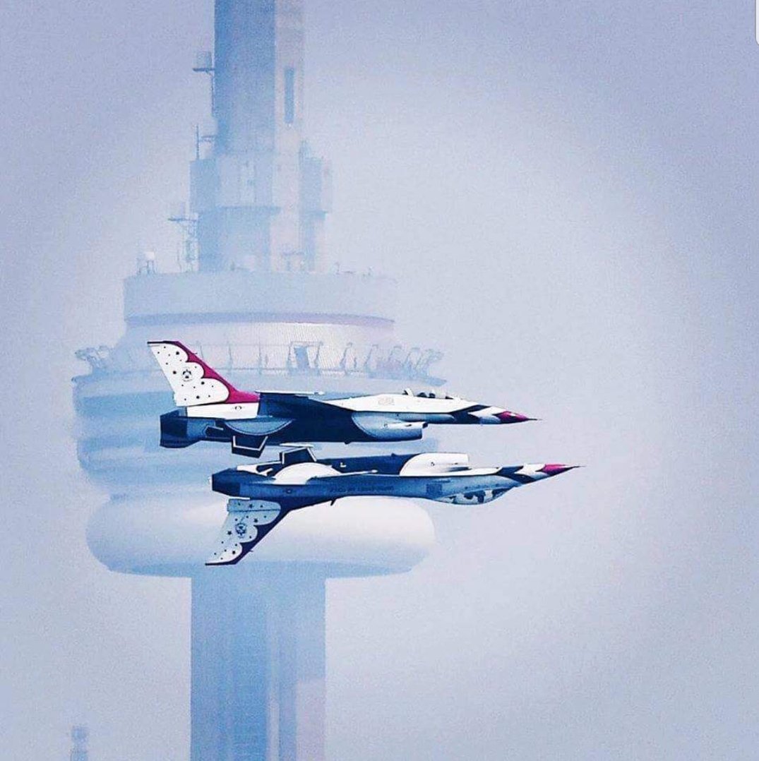 1075x1078, 131 Kb / авиашоу, вышка, башня, самолет, истребитель