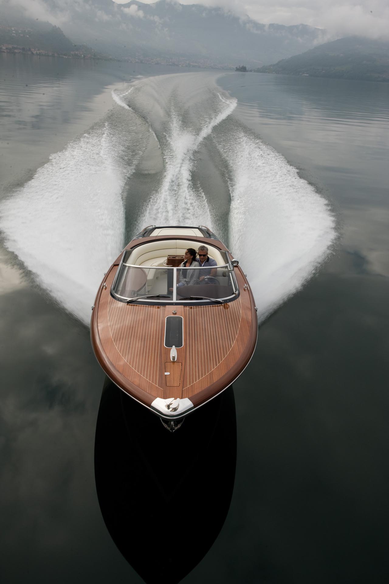 1280x1920, 157 Kb / горы, озеро, лодка, катер, очки