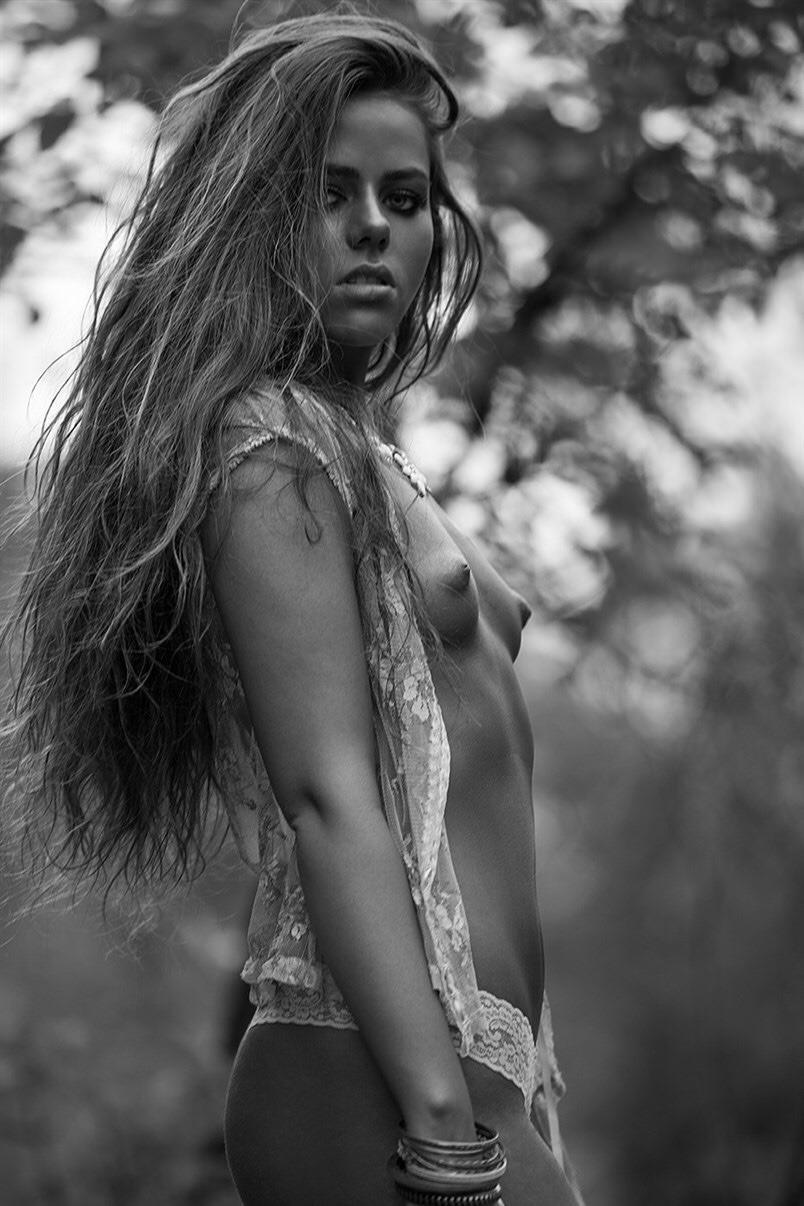 804x1206, 115 Kb / браслет, рубаха, трусы, стринги, кружева, прозрачное, лохматая, Cheyenne Ryan, ч/б