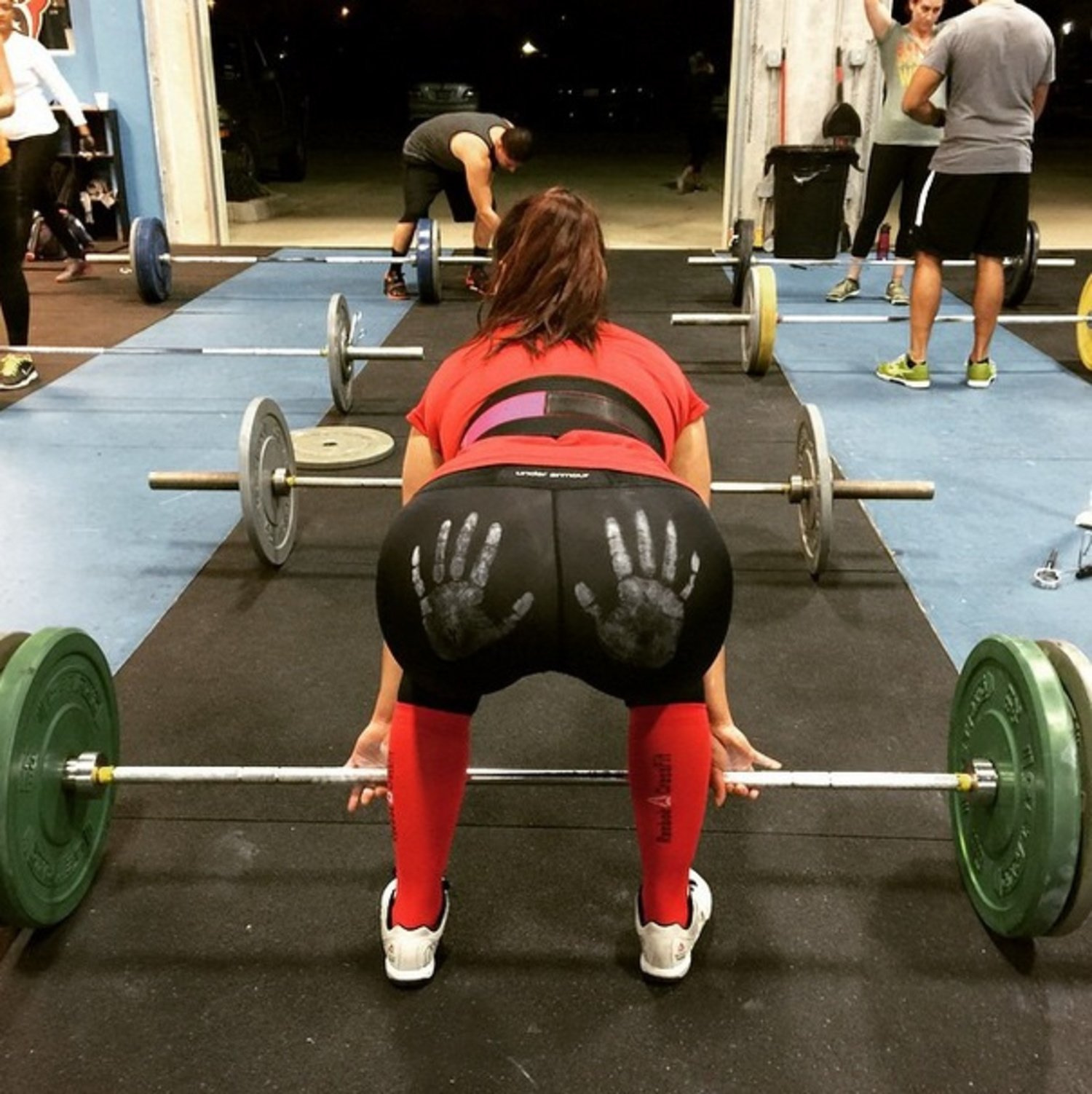 1500x1502, 454 Kb / штанга, блины, штангистка, отпечаток