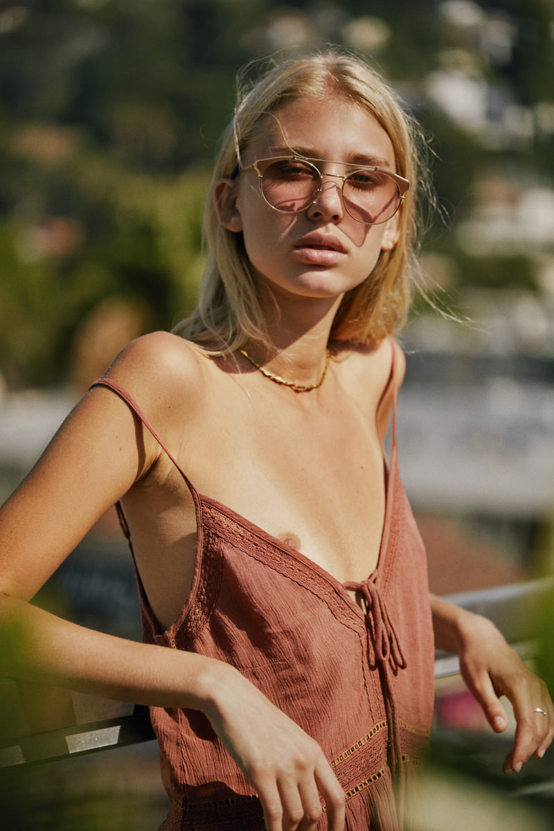 800x1200, 187 Kb / очки, шикрный бюст, декольте, София Чуприкова