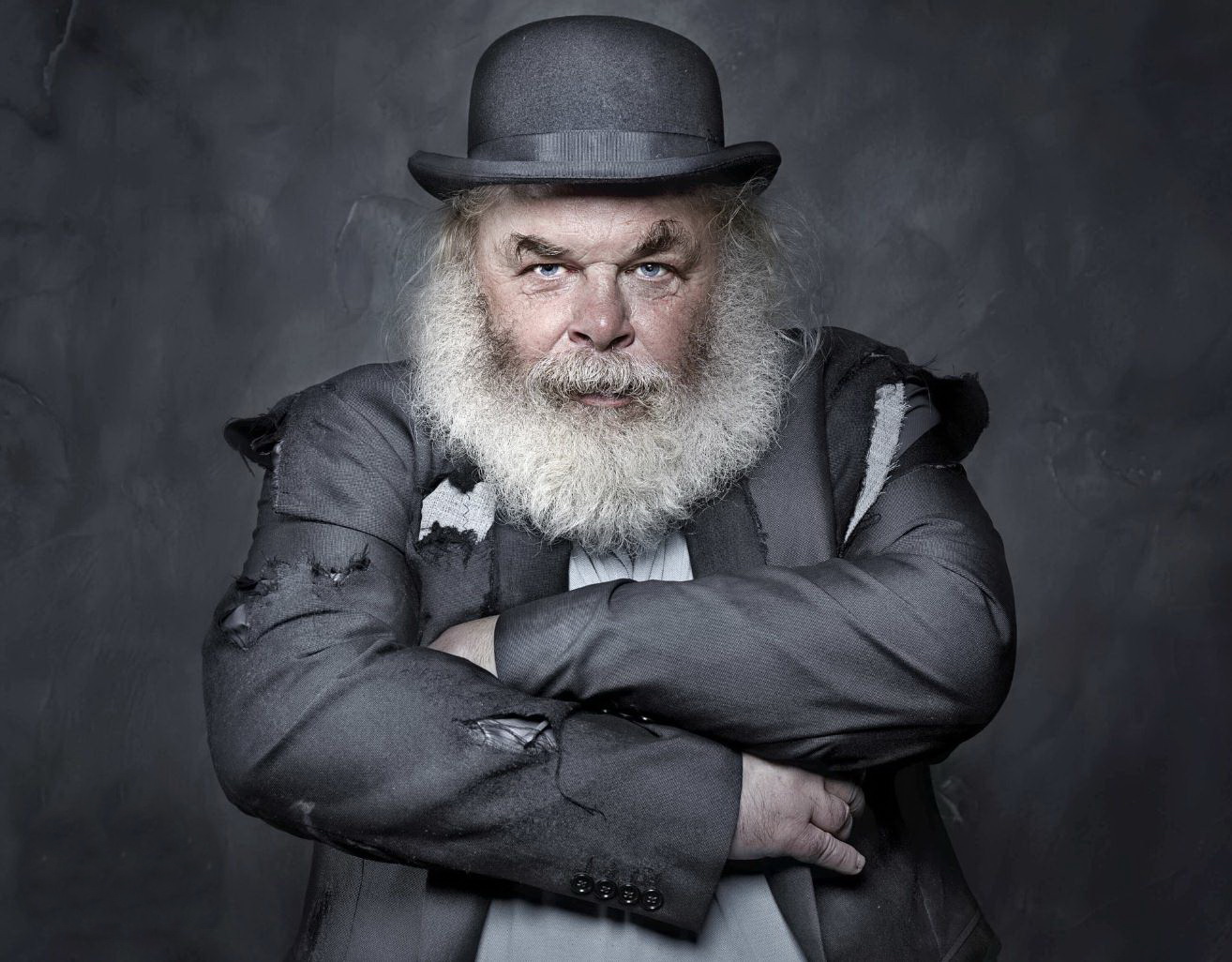 1314x1026, 282 Kb / котелок, борода, пиджак, рваный