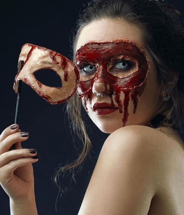 587x687, 111 Kb / маска, кровь, кожа, пирсинг, взгляд