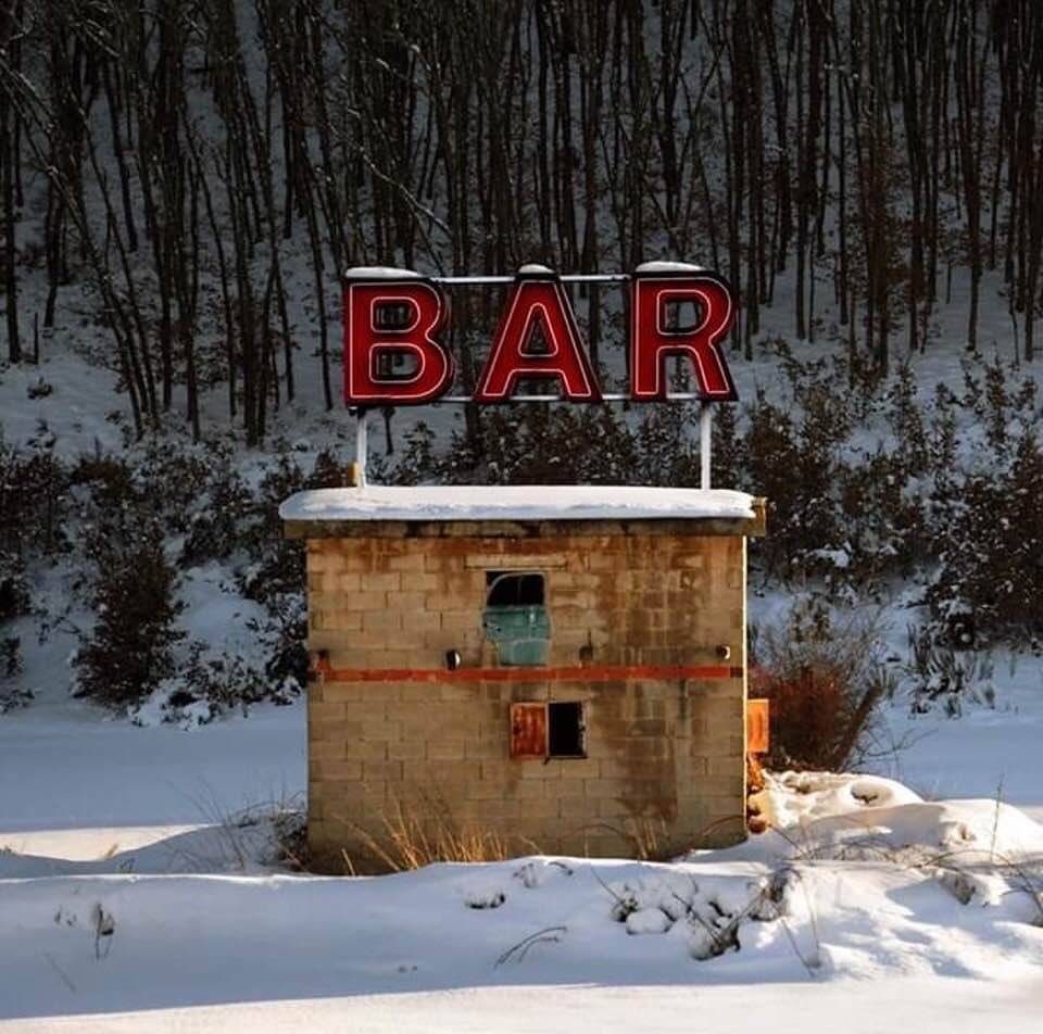 960x952, 112 Kb / бар, постройка, снег