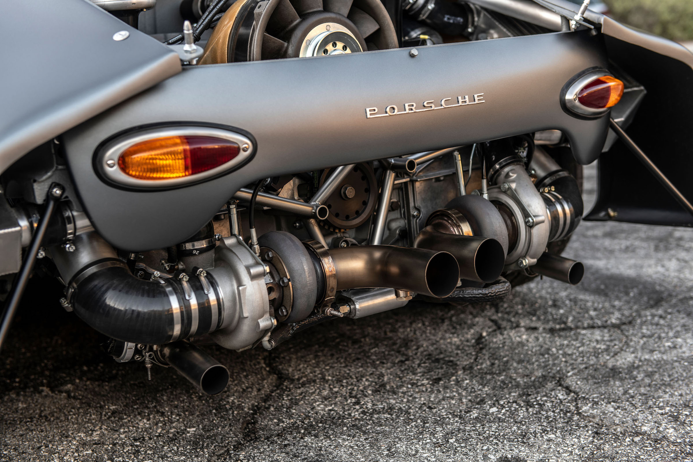 2400x1600, 542 Kb / двигатель, турбина, турбо, выхлоп, труба, порше, Porsche