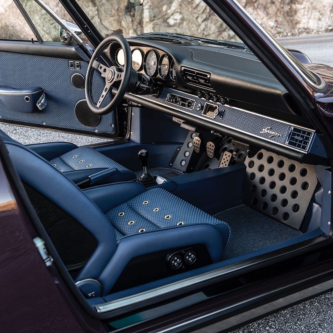 1080x1080, 229 Kb / автомобиль, классика, ретро, салон, руль, porsche 911