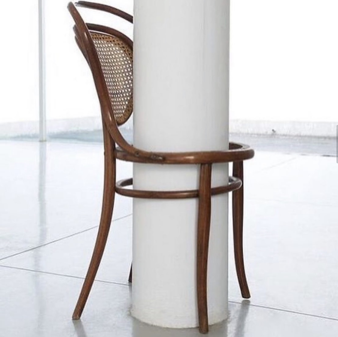 1125x1121, 160 Kb / стул, столб, колонна