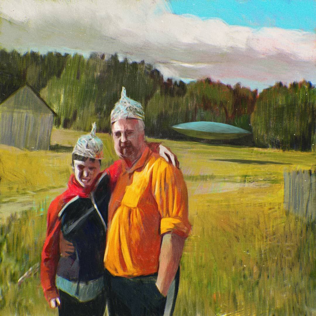 1080x1080, 180 Kb / рисунок, тарелка, нло, шапка, фольга