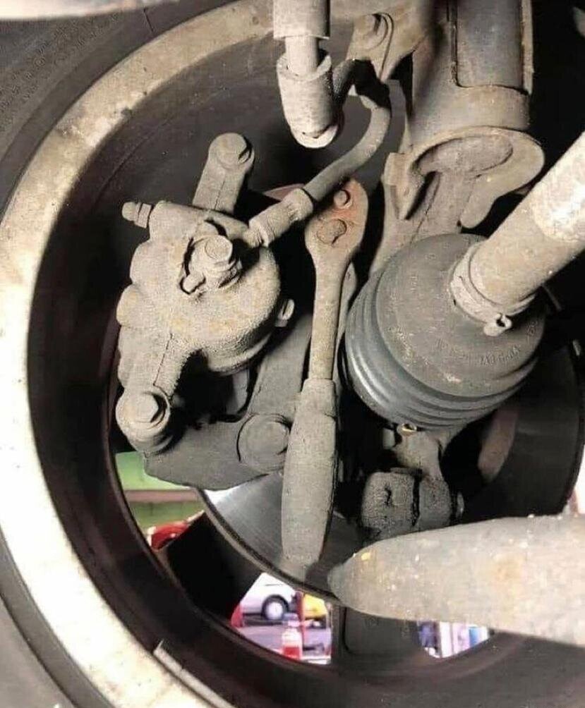 829x1004, 141 Kb / Ключ, трещотка, колесо, тормоза, пыльник