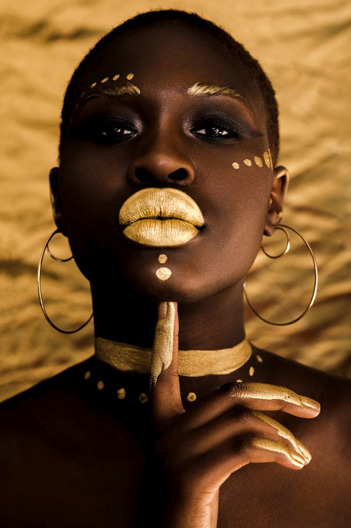 683x1028, 82 Kb / лицо, бижутерия, негритянка, краска, золото