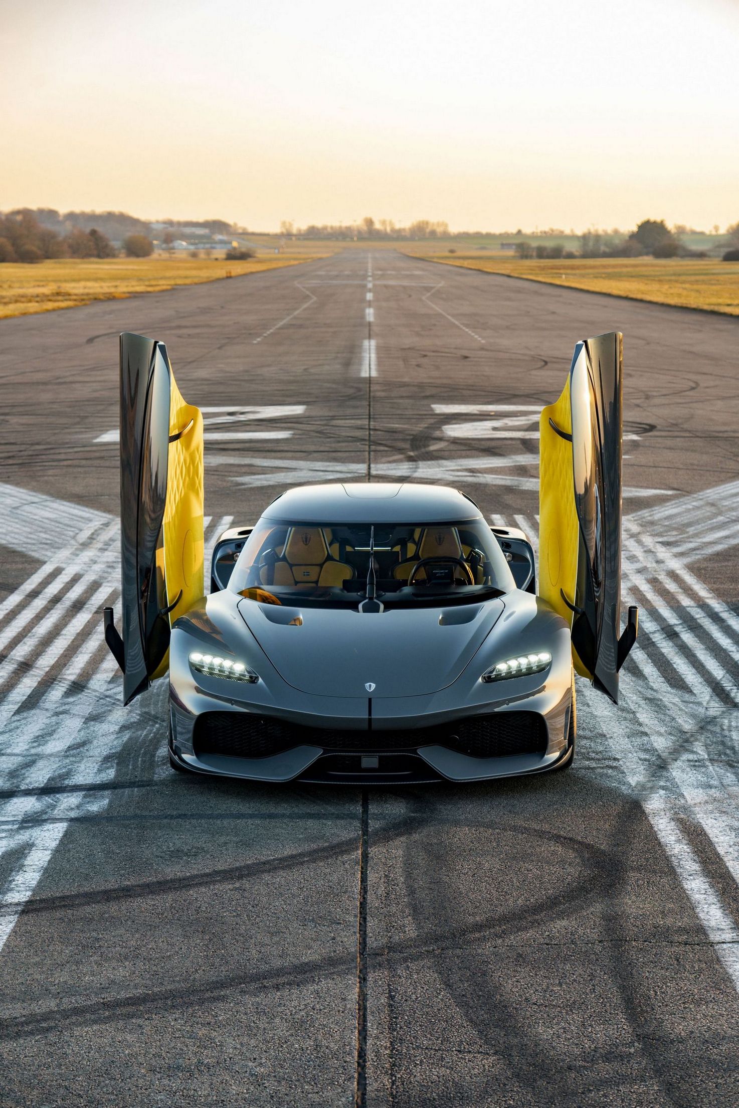 1474x2209, 552 Kb / Koenigsegg, автомобиль, двери, суперкар