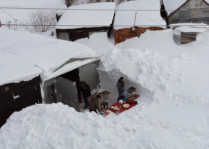 700x499, 459 Kb / снег, гараж, шашлык, мангал, собака, фуфайка, ватник