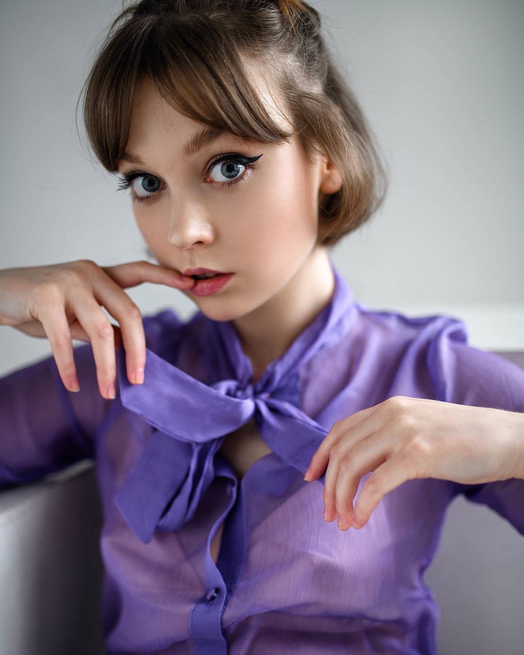 1080x1350, 92 Kb / глаза, взгляд, рубаха, блузка, бант, узел, стрелки, ольга пушкина