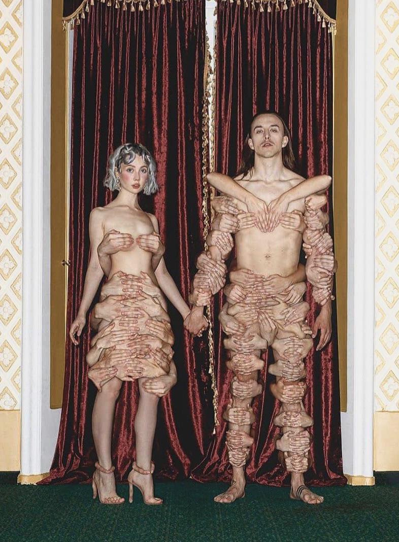 786x1068, 155 Kb / мужчина, женщина, руки, кисти, пальцы, одежда, шторы