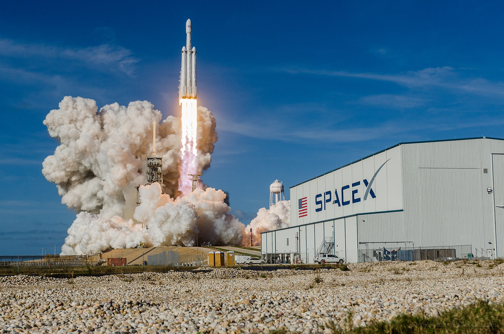 1023x678, 217 Kb / ракета, пуск, spacex falcon, ангар