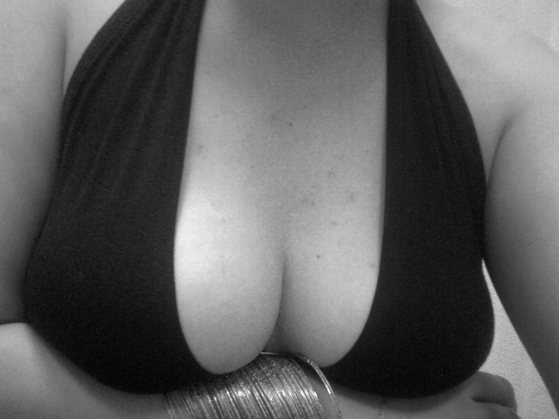 1152x864, 158 Kb / грудь, ч/б