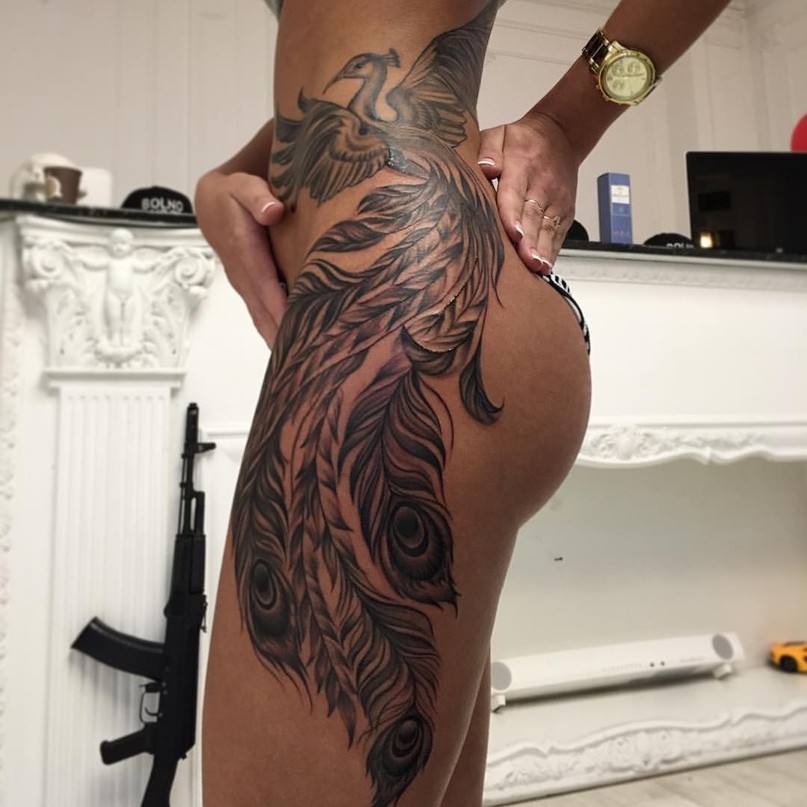 807x807, 170 Kb / попа, бикини, тату, жар-птица, часы, автомат, павлин