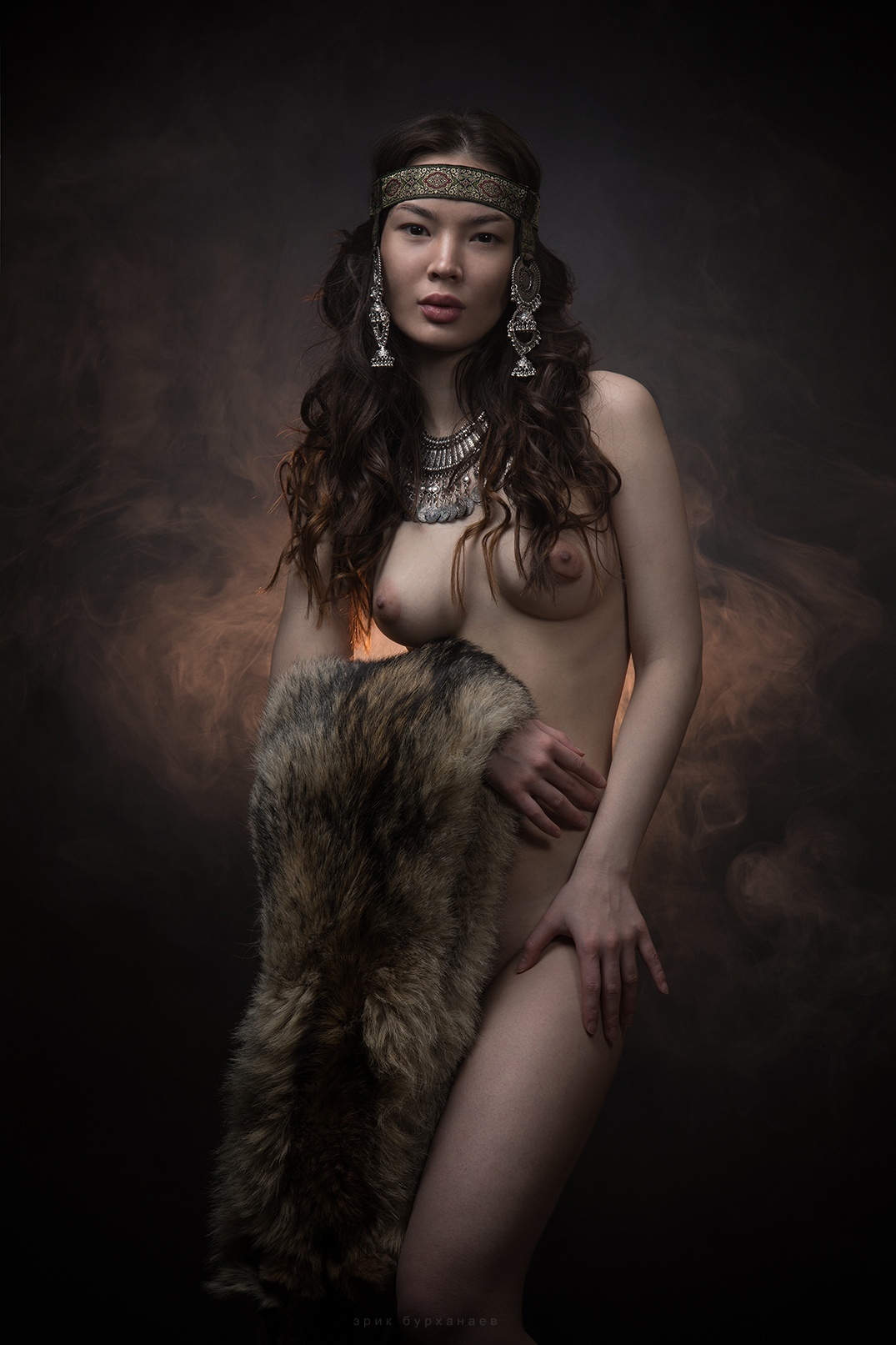 1075x1613, 410 Kb / Шкура, украшения, дым, Виктория Козловская