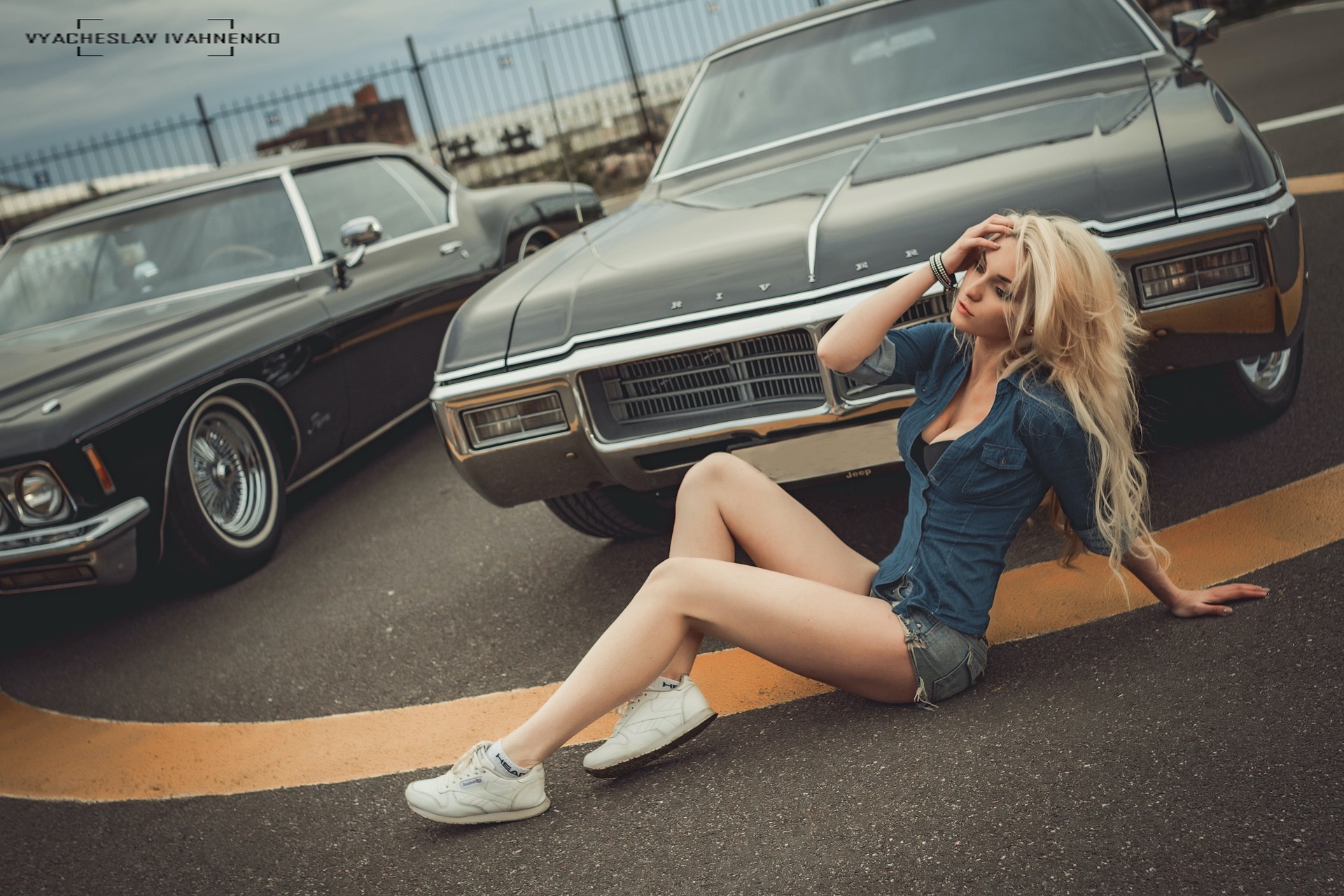 1920x1281, 597 Kb / авто, асфальт, шорты, джинсы