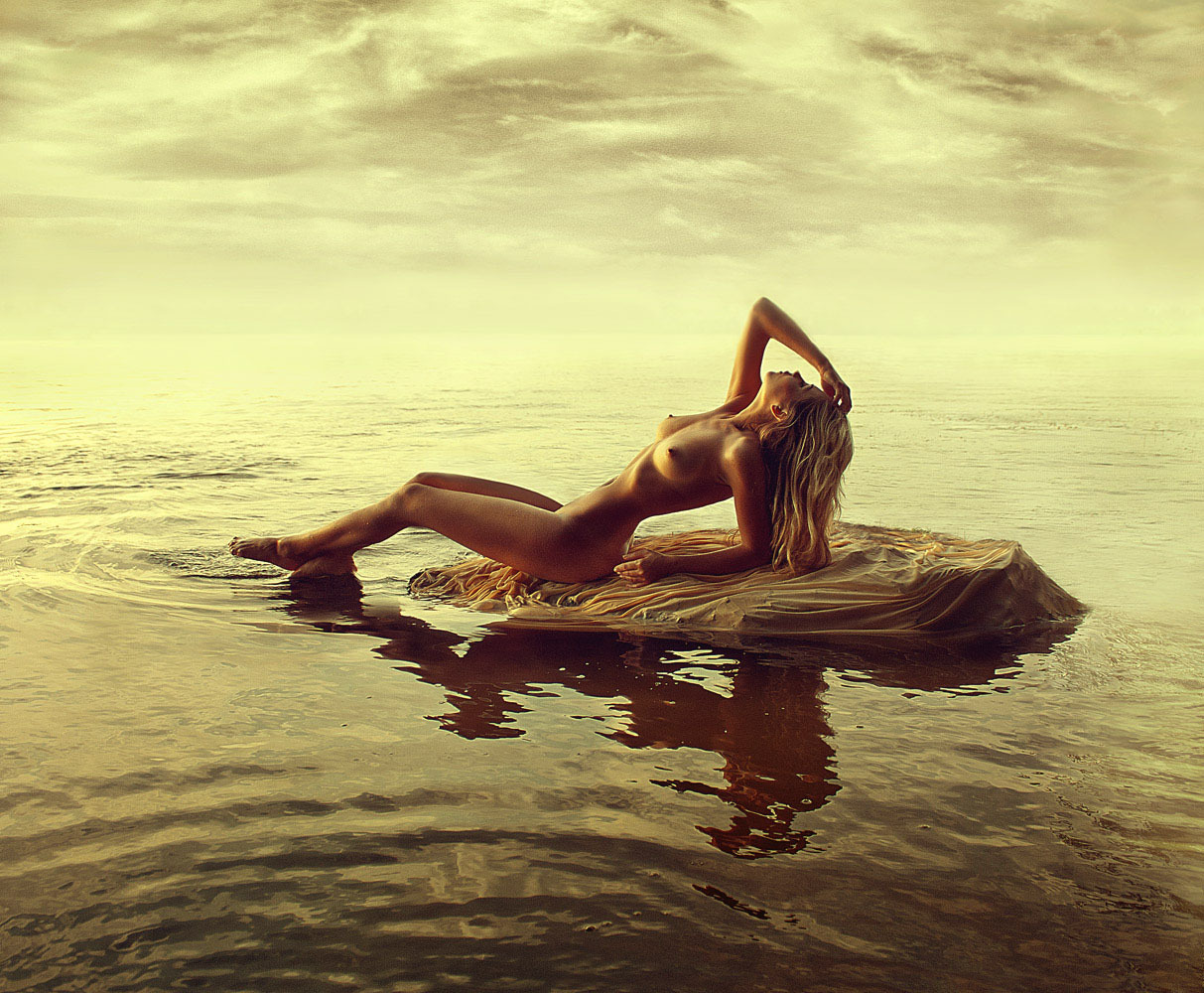 1213x1000, 373 Kb / блондинка, вода, море, небо, Евгения Рудая