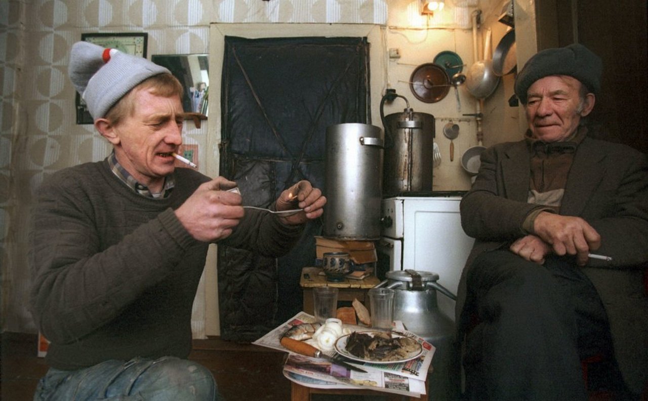 1280x792, 148 Kb / закуска, курево, самогонный аппарат