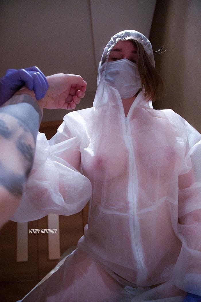 700x1050, 105 Kb / маска, комбинезон, перчатки, тату