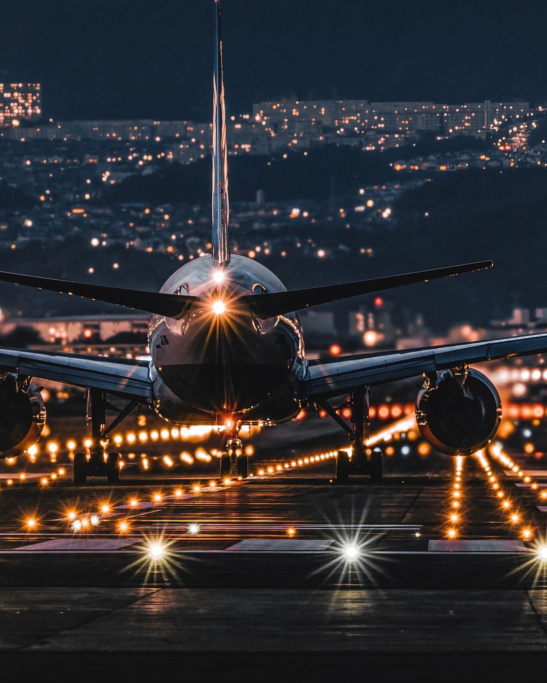 1080x1349, 185 Kb / самолёт, полоса, освещение