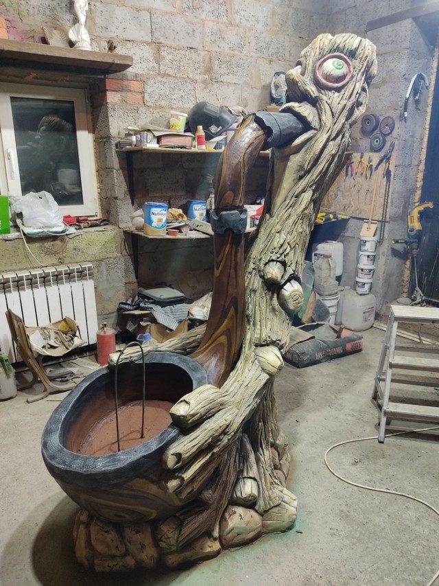 640x854, 370 Kb / скульптура, трубка, бревно, мастерская