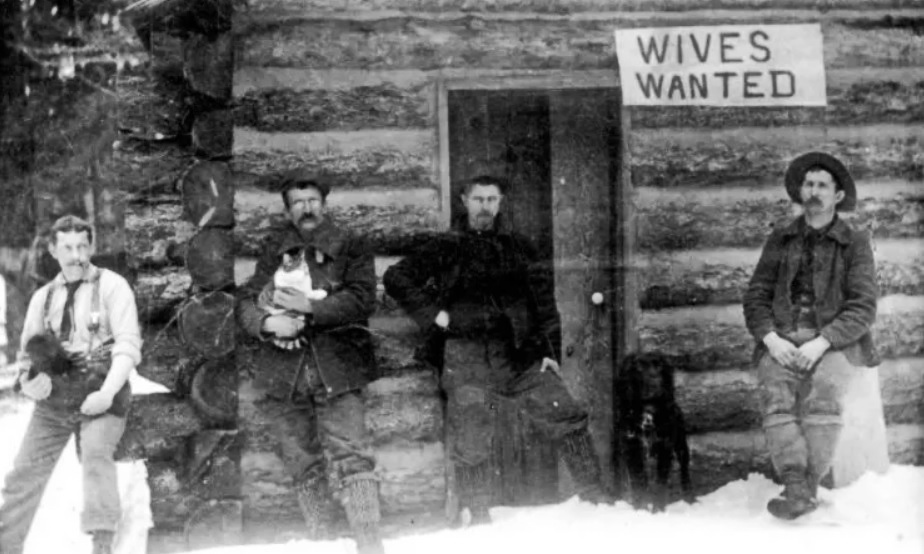 924x554, 140 Kb / мужики, кот, собака, жёны, wives wanted, ч/б