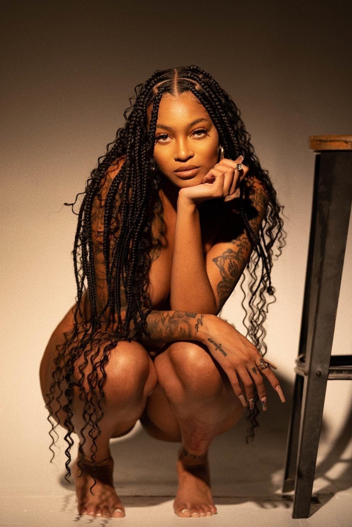 1152x1724, 488 Kb / тату, мулатка, негр, афро