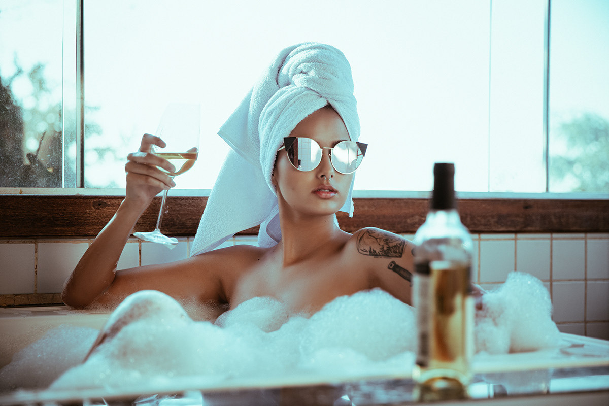 1200x800, 169 Kb / очки, тату, пена, бутылка