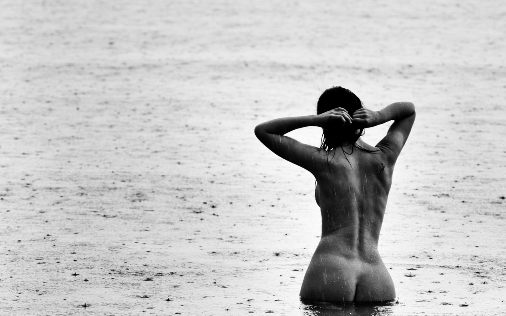 1920x1200, 389 Kb / Ч/б, спина, попа, волосы, вода, дождь