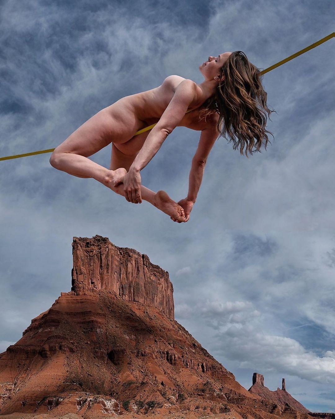 1080x1350, 187 Kb / Гора, небо, голая, канат, волосы, равновесие