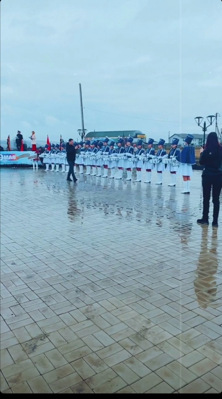 890x1601, 175 Kb / 9 мая, день победы, голубой, гусары, барабан, парад, голубые флаги, голубые гусары