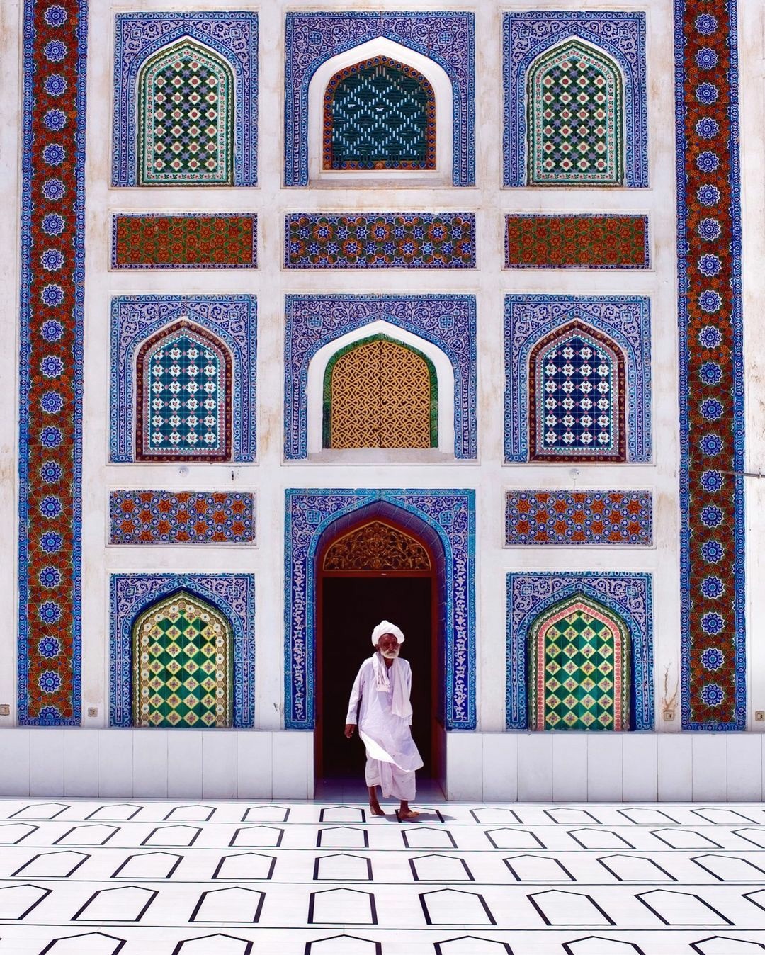 1080x1348, 518 Kb / орнамент, бабай, Pir Jo Goth, Пакистан, храм, гробница, Roz-e-Dhani