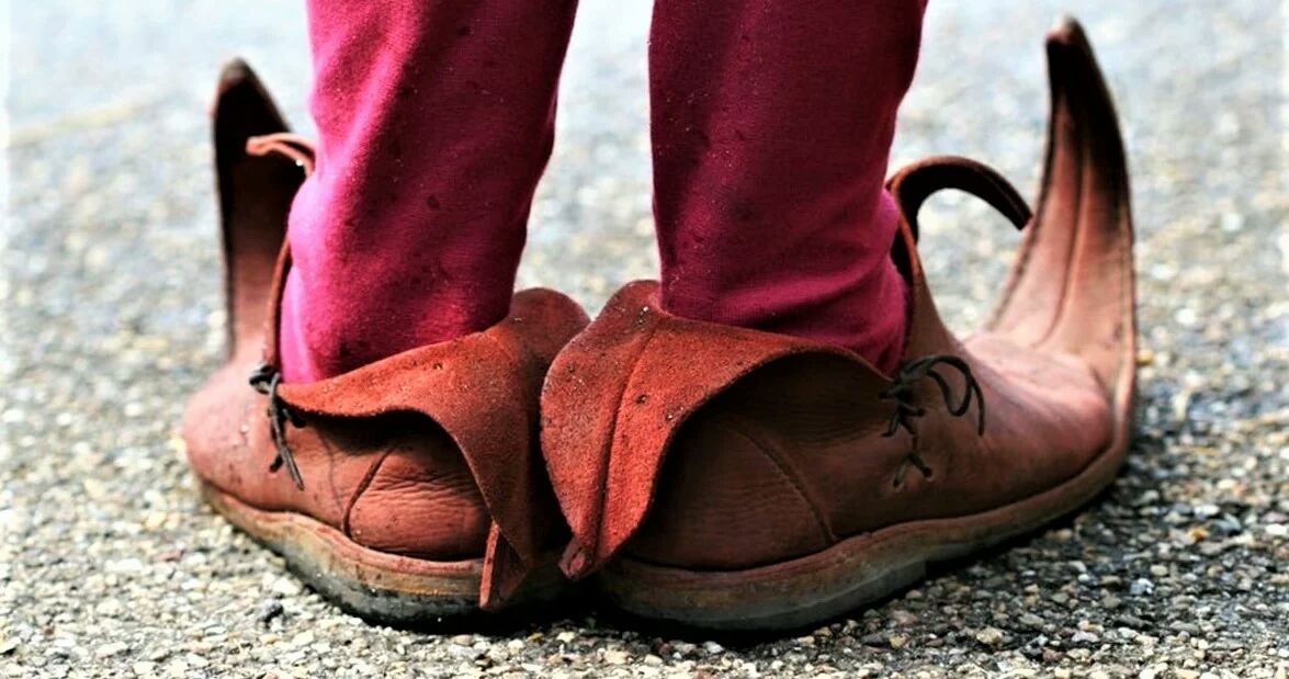 1175x619, 118 Kb / ботинки, шут, средневековье