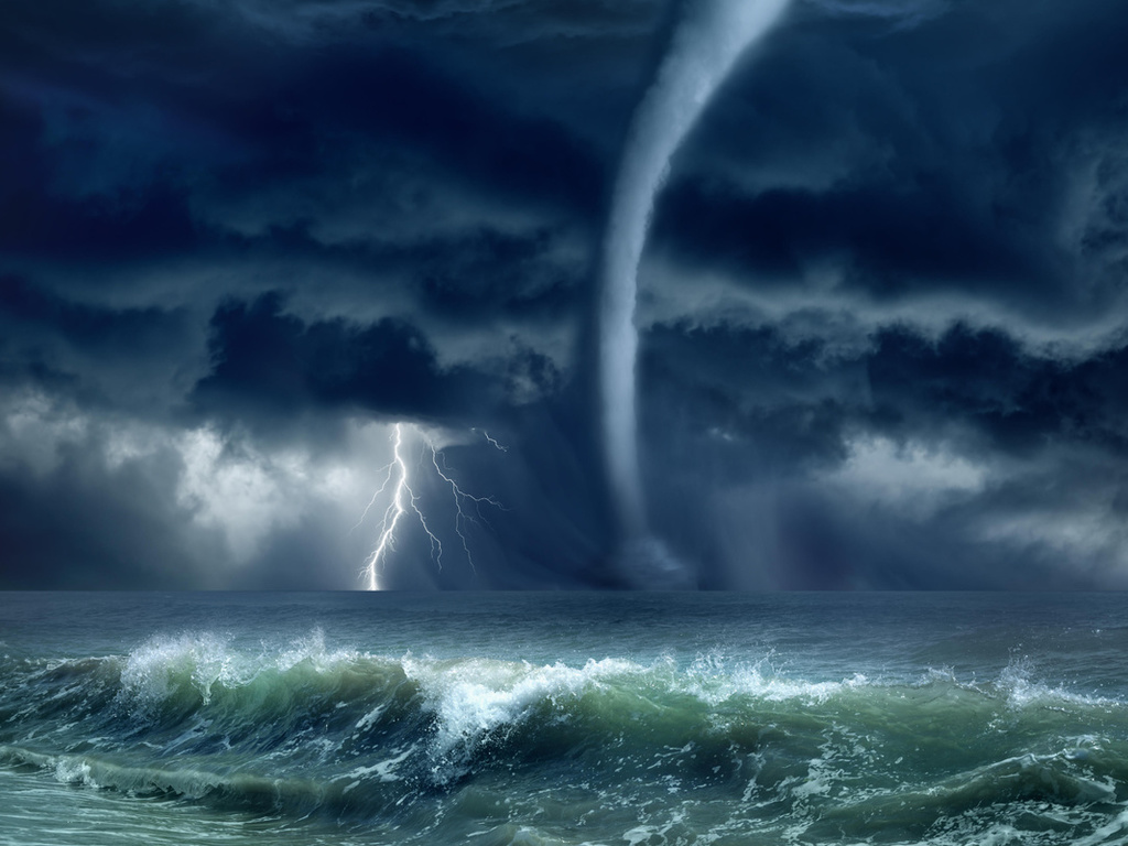 1024x768, 210 Kb / волны, воды, ураган, тучи, молния