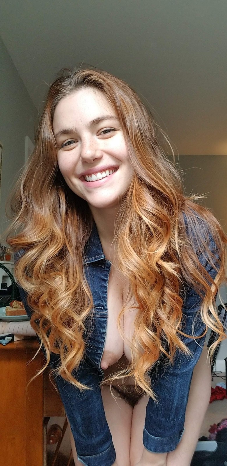 780x1600, 315 Kb / рыжая, локоны, куртка, джинсы, соски, мохнатка, Awesomekate