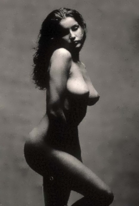 467x694, 54 Kb / женщина, ч/б, Laetitia Casta