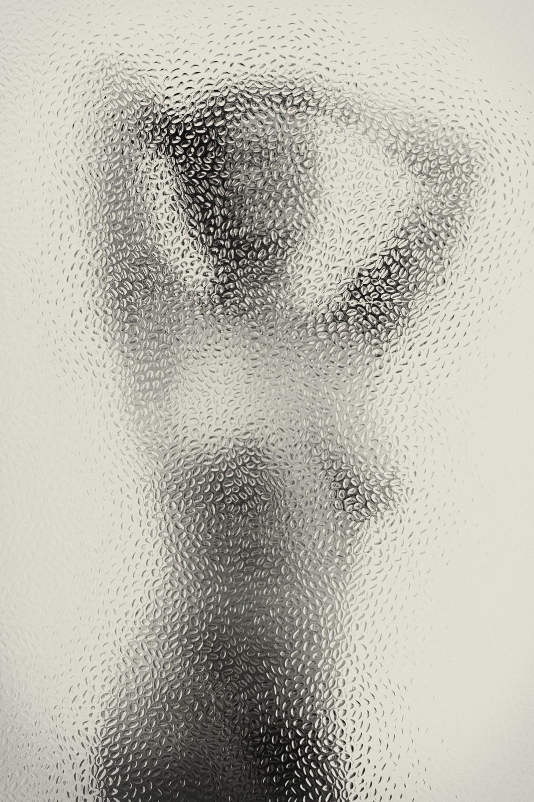 1066x1600, 314 Kb / ч/б, Niilas Nordenswan, стекло, капли