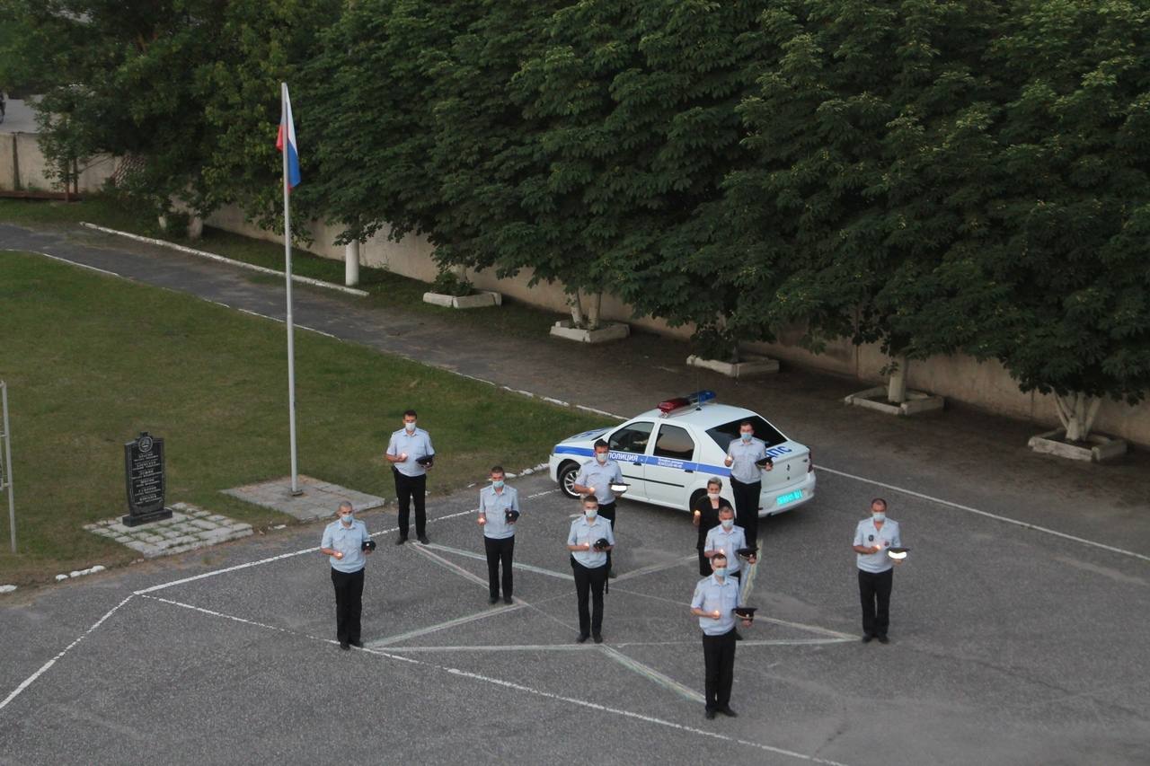 1280x853, 134 Kb / Гусь-Хрустальный, сотрудники, полиция, дпс, фуражка, свеча, флаг, звезда, пентаграмма