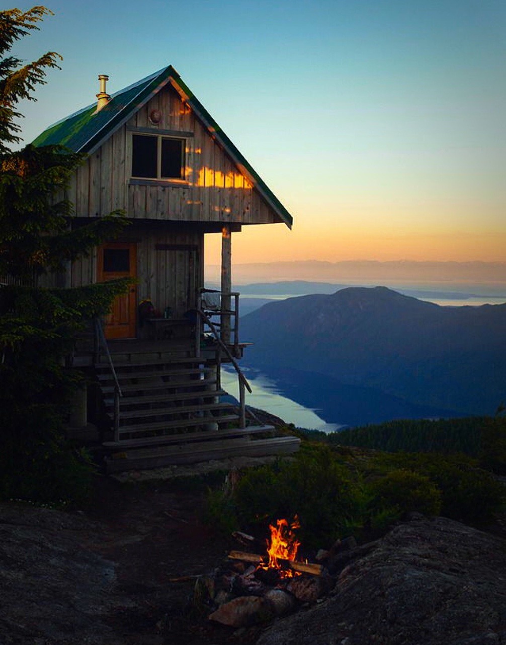 1006x1280, 223 Kb / горы, лес, река, костер, дом