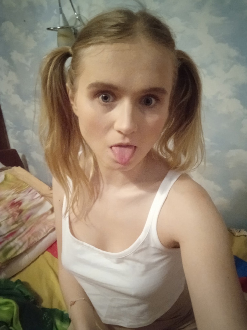 807x1080, 213 Kb / Майка, язык, облака, light fairy, Милана Куценко